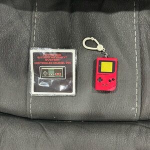 Nintendo LOT! Gameboy key chain & nes controller pin!